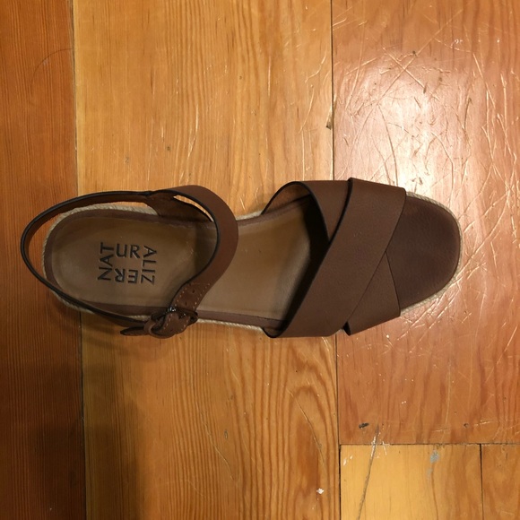 Platform sandals - Picture 2 of 3